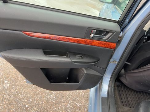 Used 2011 Subaru Legacy 2.5i Limited image 14