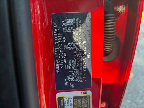 Used 2025 Kia Soul LX w/ LX Technology Package FWD image 27