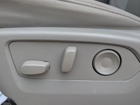 Used 2024 GMC Sierra 1500 SLT w/ SLT Convenience Package image 12