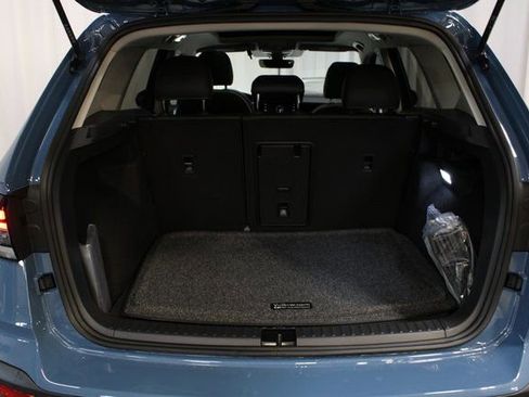 New 2026 Volkswagen Taos SE image 19