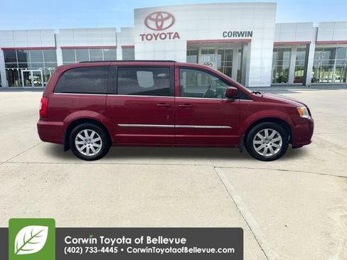 Used 2012 Chrysler Town & Country Touring w/ Entertainment Group #1 FWD image 6