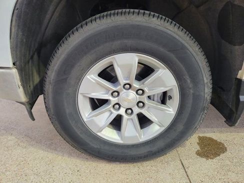 Used 2023 Chevrolet Silverado 1500 LT image 9