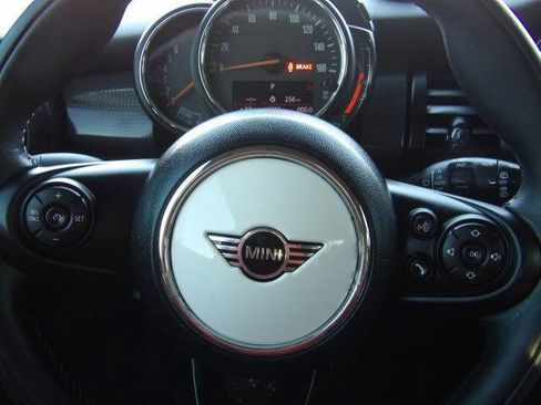 Used 2019 MINI Cooper 4-Door Hardtop image 12