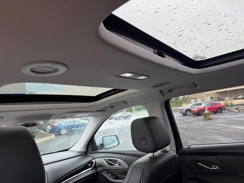 Used 2019 Chevrolet Traverse LT w/ LT Premium Package AWD/4WD image 10