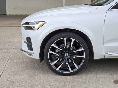 Used 2023 Volvo XC60 B5 Ultimate w/ Climate Package image 15