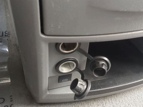 Used 2010 Chrysler Town & Country Touring image 36