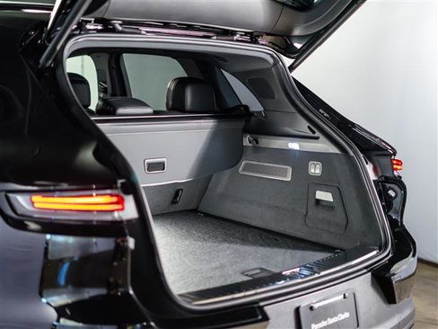 Certified 2026 Porsche Cayenne AWD/4WD image 30