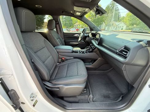 Used 2024 Chevrolet Traverse LT w/ Enhanced Driving Package image 75