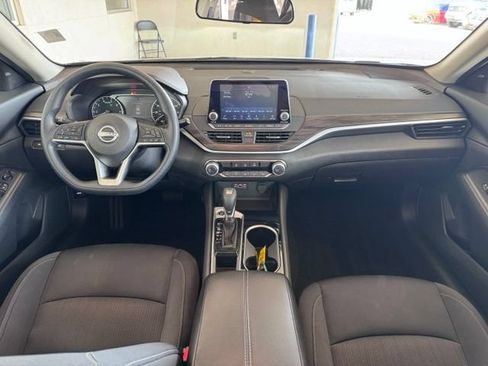 Used 2024 Nissan Altima 2.5 SV FWD image 12