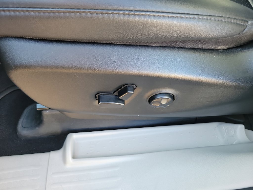 Used 2024 Chrysler Pacifica Touring-L FWD image 25