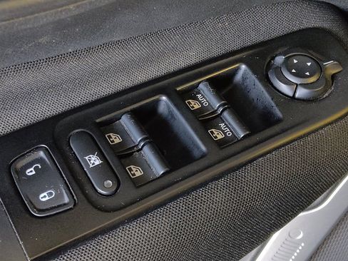 Used 2021 Jeep Renegade Latitude FWD image 27