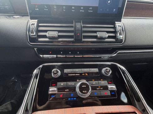 Used 2024 Lincoln Navigator Reserve AWD/4WD image 19
