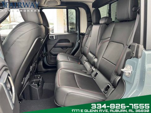 Used 2025 Jeep Gladiator Rubicon w/ Convenience Group image 11