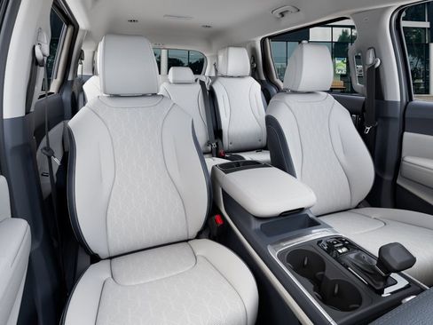 New 2026 Kia Carnival EX image 16