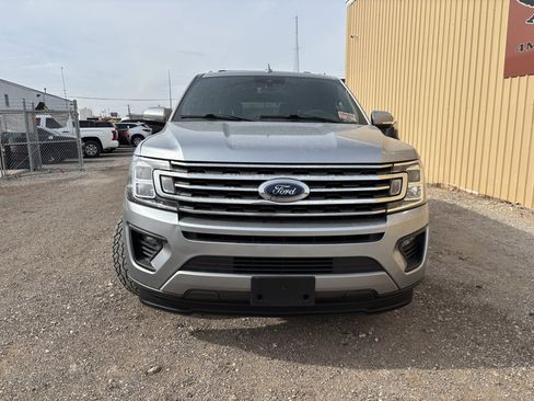 Used 2021 Ford Expedition XLT image 2