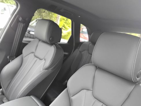 Certified 2025 Audi Q5 2.0T Premium image 18