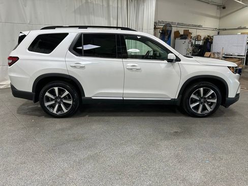 Used 2025 Honda Pilot Elite image 10