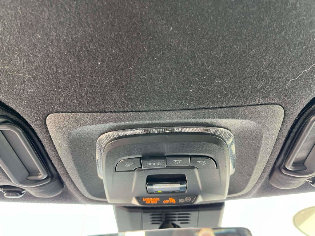 Used 2025 Toyota Corolla SE FWD image 19
