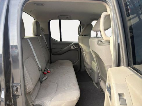 Used 2012 Nissan Frontier SV image 8