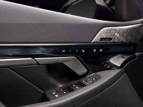 Used 2025 BMW M5 w/ Carbon Package image 60