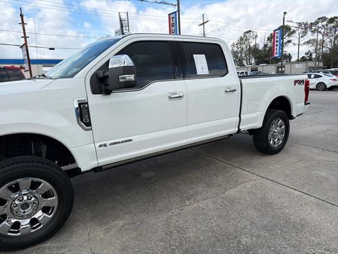 Used 2020 Ford F250 Platinum w/ FX4 Off-Road Package image 4