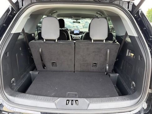 Used 2024 Ford Explorer XLT w/ Equipment Group 202A AWD/4WD image 17