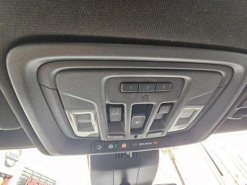 Used 2022 GMC Sierra 1500 AT4 w/ AT4 Premium Package AWD/4WD image 32