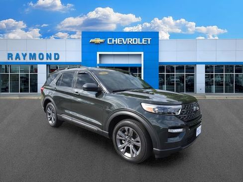 Used 2022 Ford Explorer XLT w/ Equipment Group 202A AWD/4WD image 10