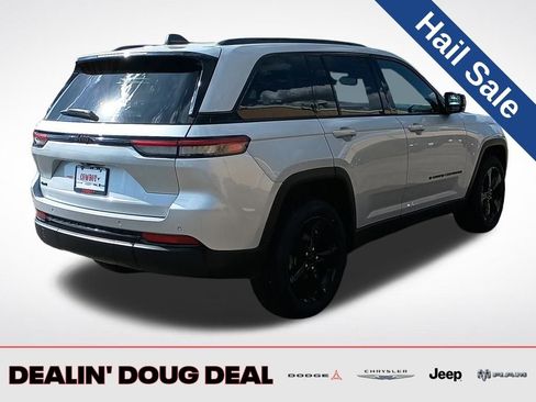 Used 2023 Jeep Grand Cherokee Altitude image 6