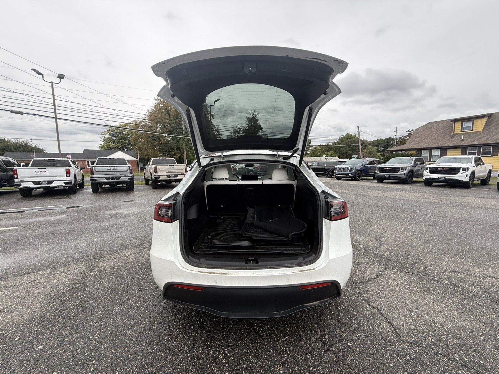 Used 2022 Tesla Model Y Long Range AWD/4WD image 25