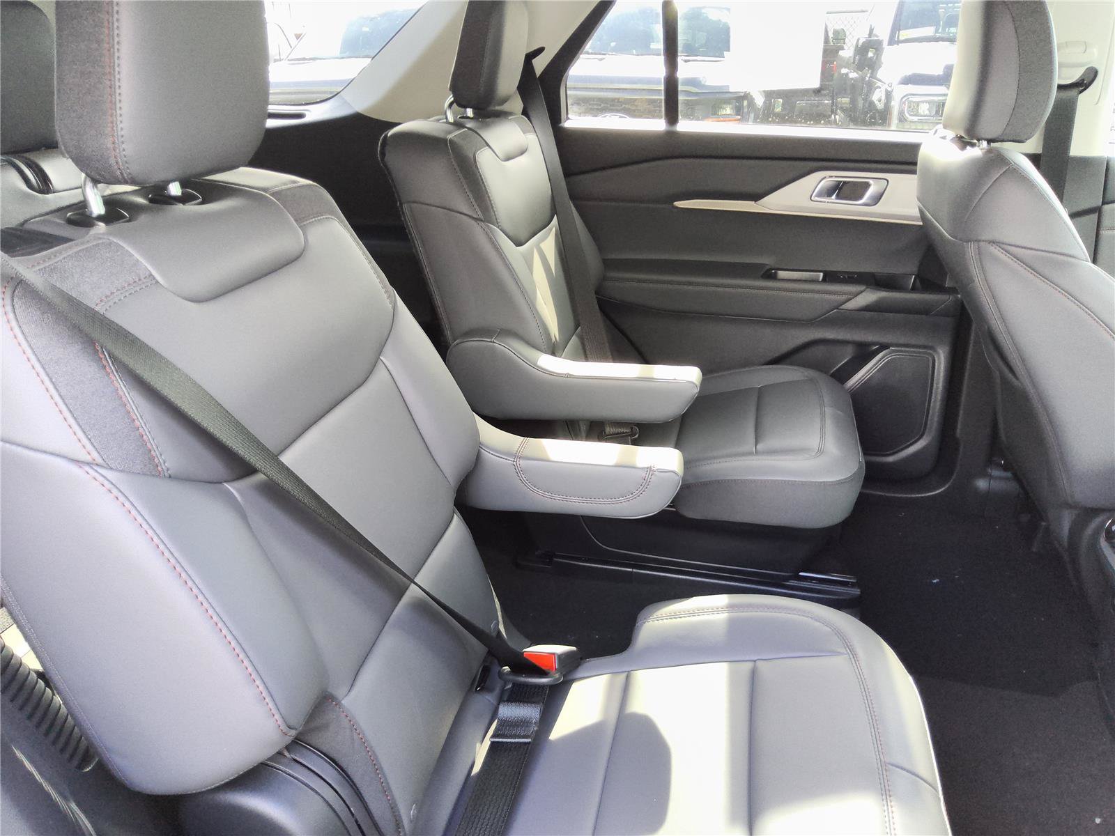 New 2026 Ford Explorer Active w/ Active Comfort Package RWD image 30