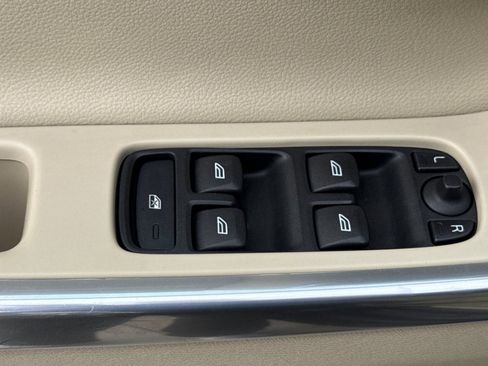 Used 2016 Volvo XC60 T5 Premier image 12