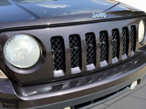 Used 2014 Jeep Patriot Latitude FWD image 31