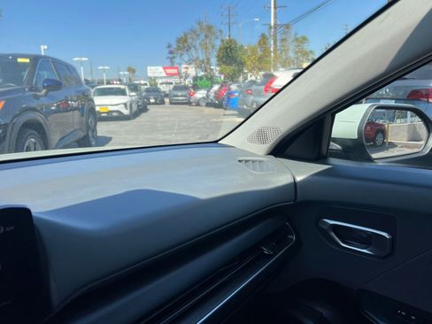 Used 2025 Kia K4 FWD image 40