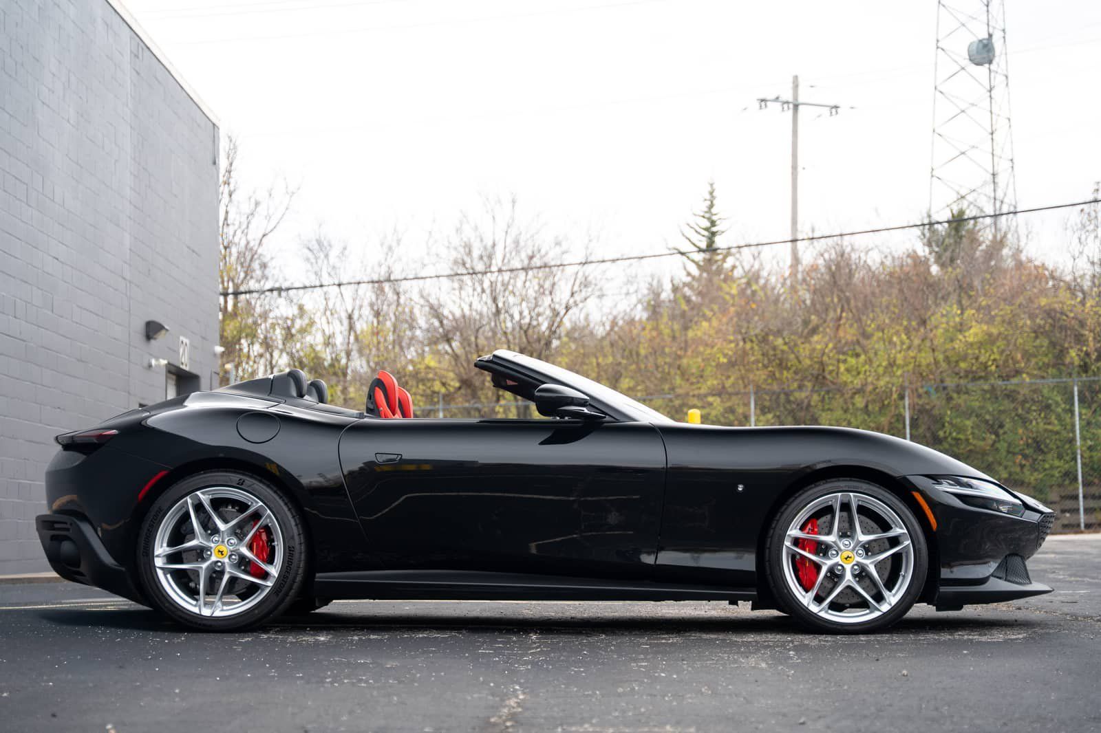 Used 2025 Ferrari Roma Spider RWD image 9