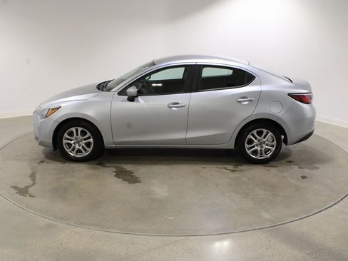 Used 2018 Toyota Yaris iA image 2