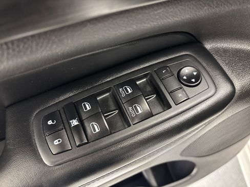 Used 2020 Jeep Grand Cherokee Altitude image 12