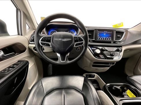 Used 2020 Chrysler Voyager Lxi image 4
