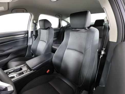 Used 2018 Honda Accord LX image 11