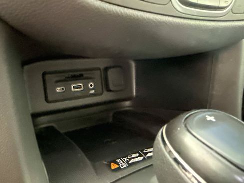 Used 2021 Chevrolet Equinox Premier FWD image 26