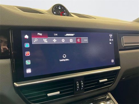 Used 2022 Porsche Cayenne Platinum Edition image 28