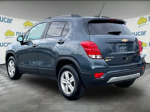 Used 2022 Chevrolet Trax LT w/ LT Convenience Package image 4