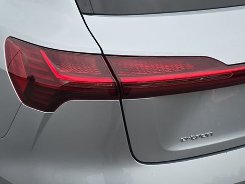 Used 2023 Audi e-tron Premium Plus w/ Premium Plus Package image 35