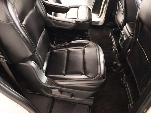 Used 2021 Ford Explorer XLT w/ Equipment Group 202A RWD image 16