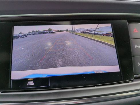 Used 2022 Buick Enclave Essence AWD/4WD image 9