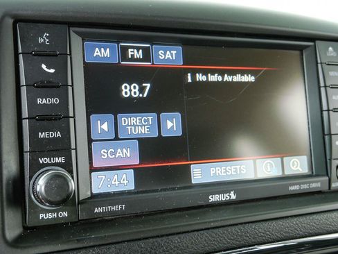 Used 2016 Dodge Grand Caravan SXT w/ UConnect Hands-Free Group FWD image 13