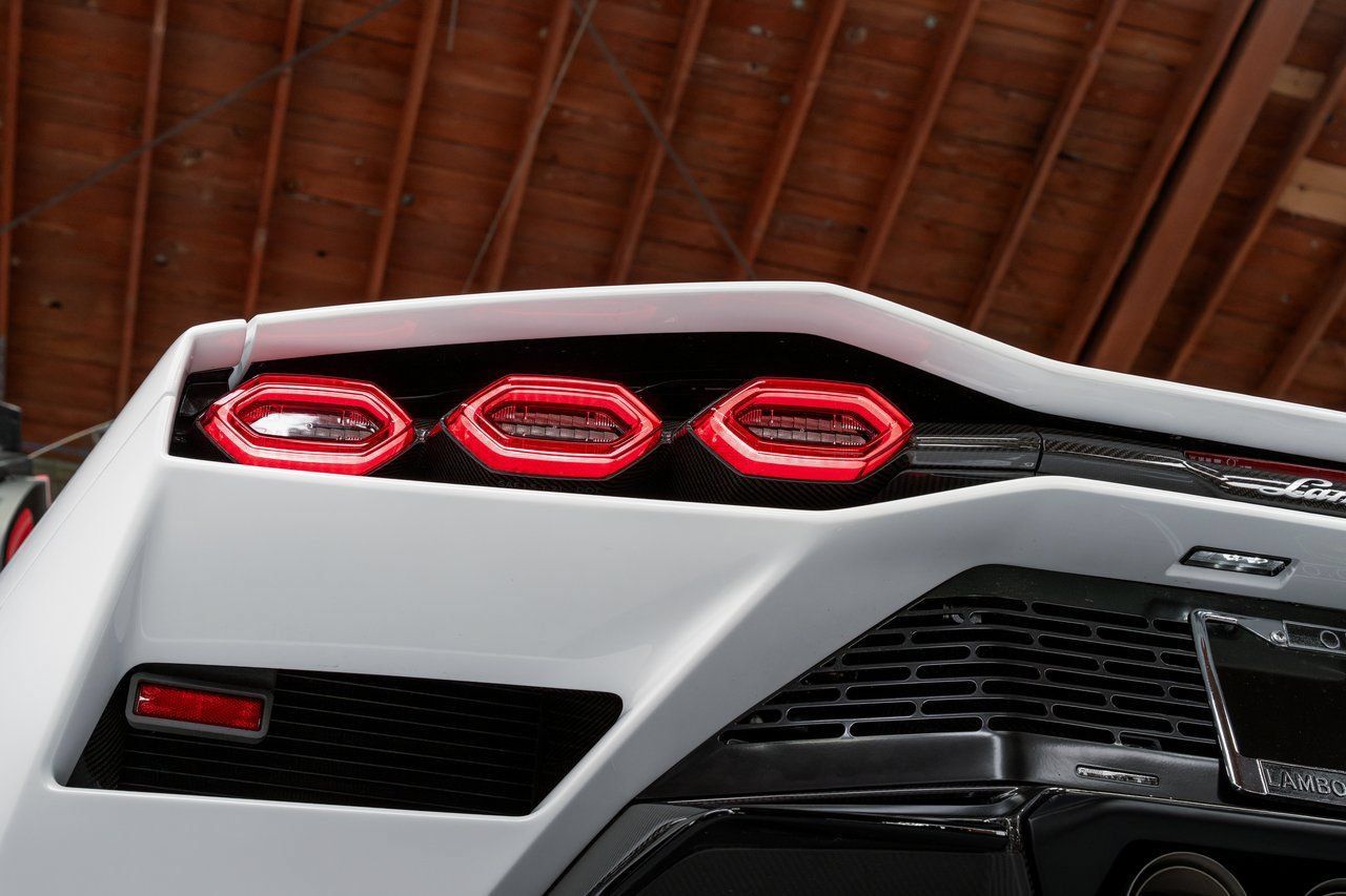 Used 2022 Lamborghini Aventador Countach AWD/4WD image 40