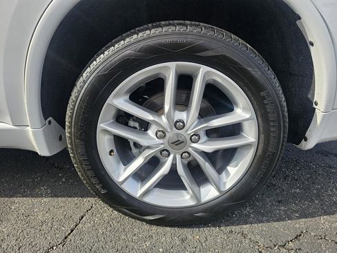 Used 2023 Dodge Durango GT image 11