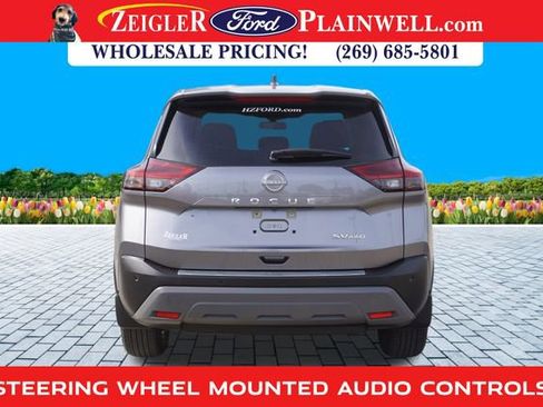 Used 2022 Nissan Rogue SV image 4
