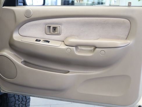 Used 2004 Toyota Tacoma 4x4 Xtracab V6 image 69